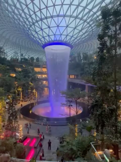 Post 8 by 【公式】三浦学苑高等学校 on Instagram (carousel)