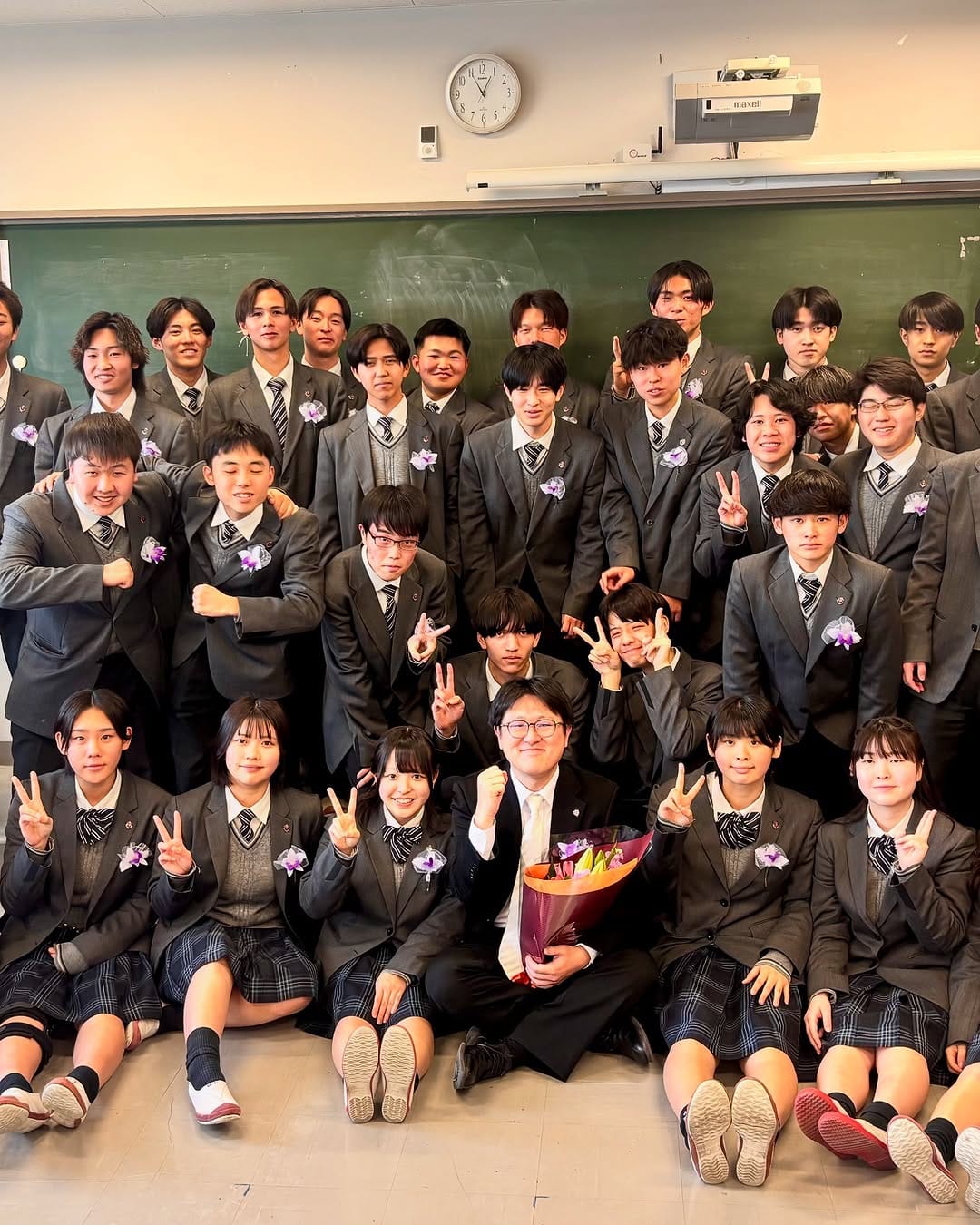 Post 10 by 【公式】三浦学苑高等学校 on Instagram (carousel)