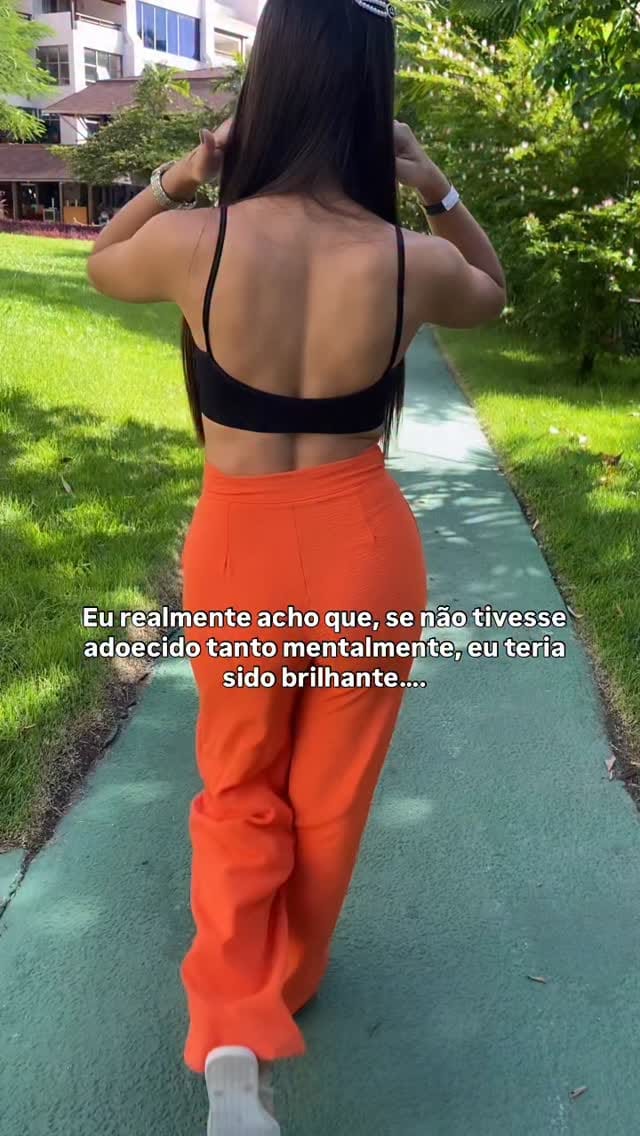 Post 6 by Vitória França on Instagram (video)