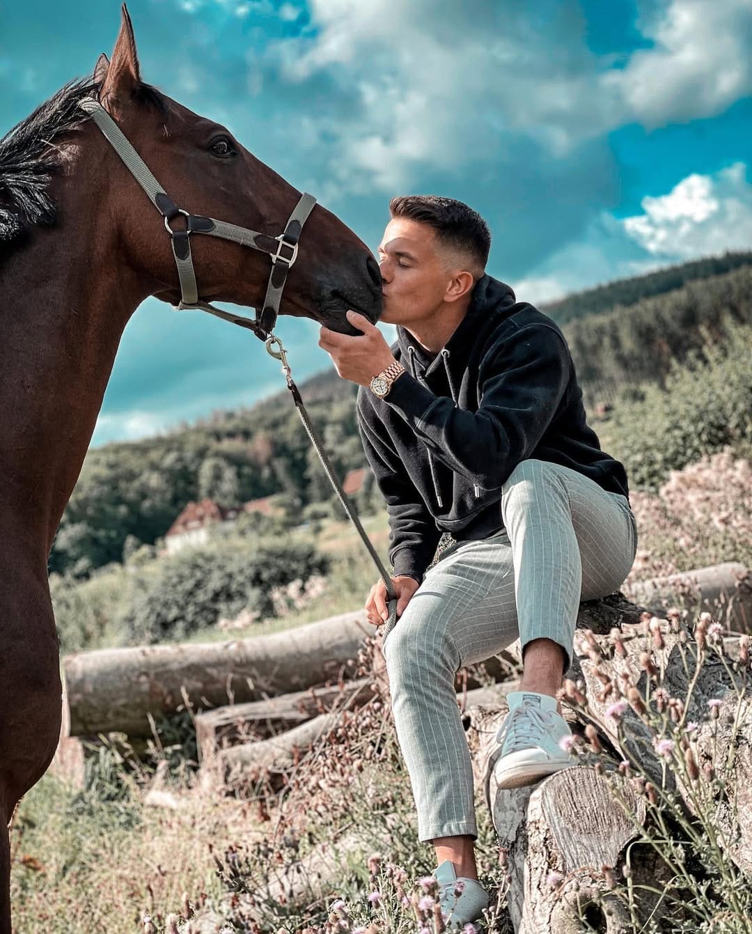 Post 10 by -𝐘𝐚𝐧𝐧𝐢𝐜𝐤- on Instagram (image)