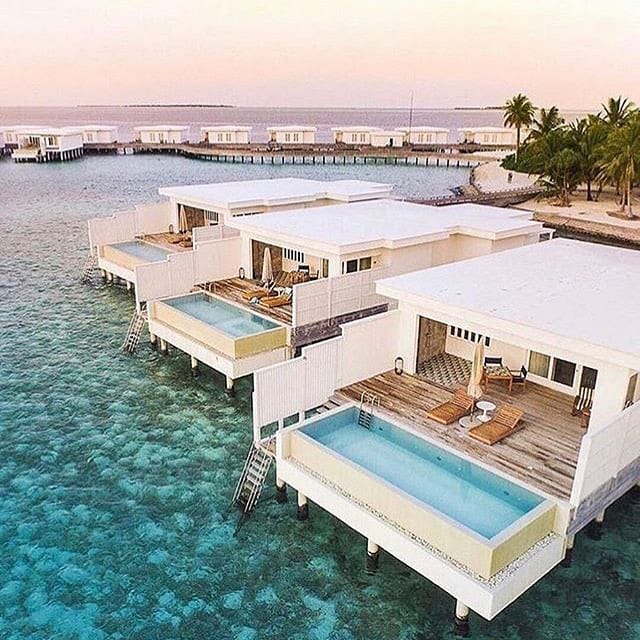 Post 2 by @travelthingscanada on Instagram (image)
