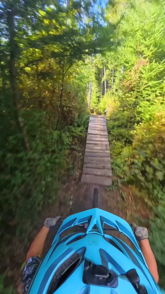 Post 3 by C o n i   L a i l h a c a r 🇫🇷 on Instagram (video)
