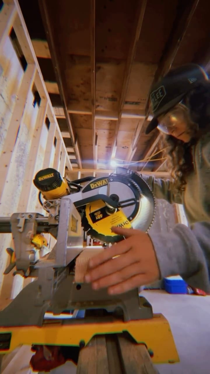 Post 1 by C o n i   L a i l h a c a r 🇫🇷 on Instagram (video)
