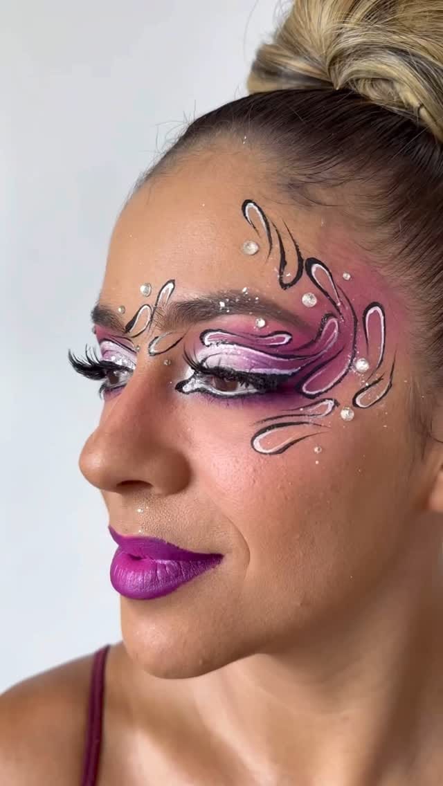 Post 6 by C A R O L  F E R A on Instagram (video)