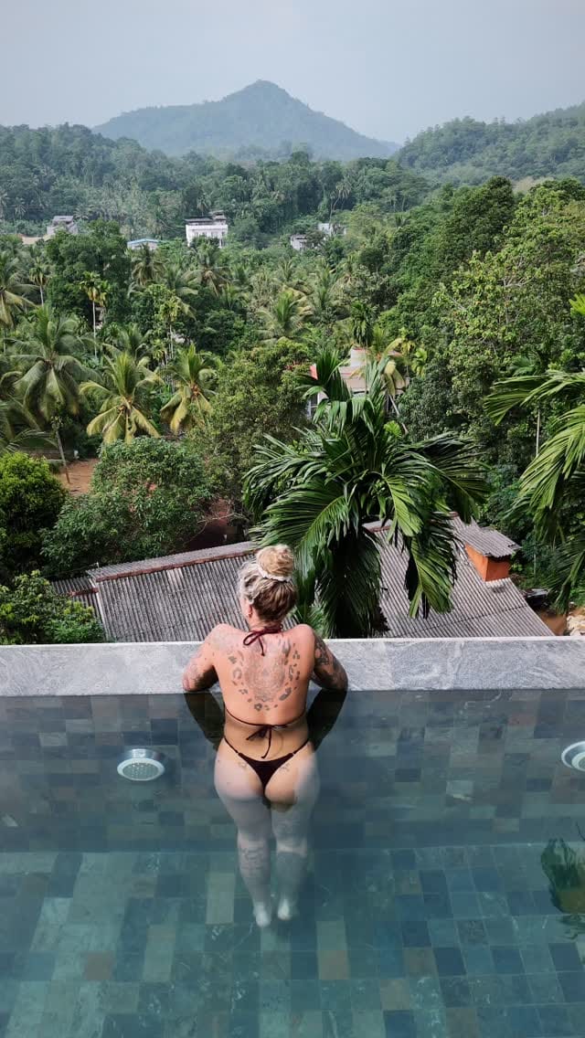 Post 7 by Martine Villeneuve on Instagram (video)