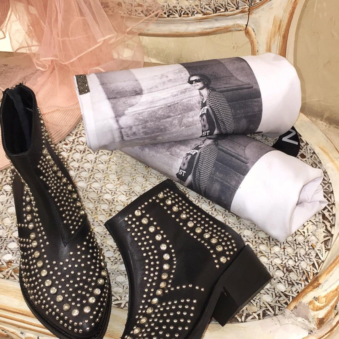 Post 8 by SANDY KOSTA eShop ® on Instagram (carousel)
