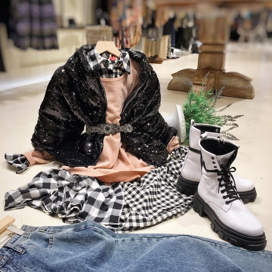 Post 6 by SANDY KOSTA eShop ® on Instagram (carousel)