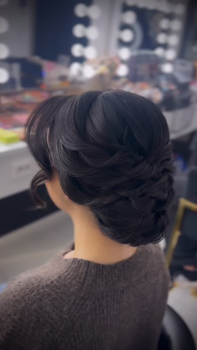 Post 3 by Salonlavinia on Instagram (video)