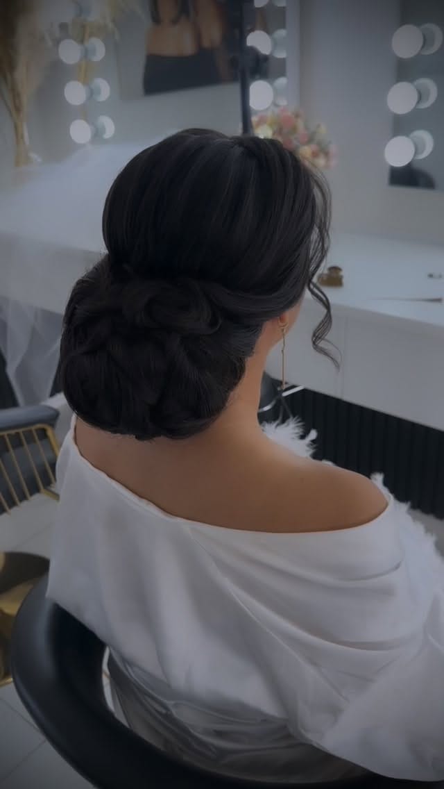 Post 1 by Salonlavinia on Instagram (video)