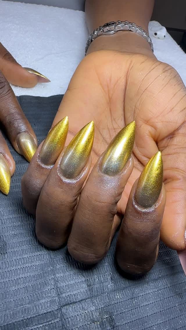 Post 6 by Dubai / lagos hair stylist / Beautician 🇳🇬🇦🇪 on Instagram (video)