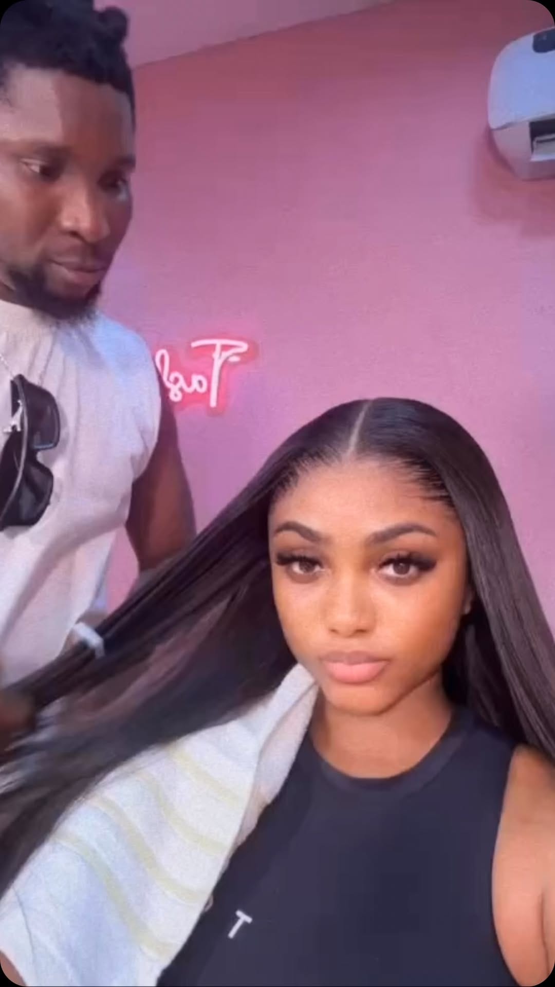Post 8 by Dubai / lagos hair stylist / Beautician 🇳🇬🇦🇪 on Instagram (video)