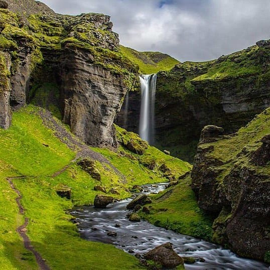 Post 3 by Travel Blogger & Photographer on Instagram (image)