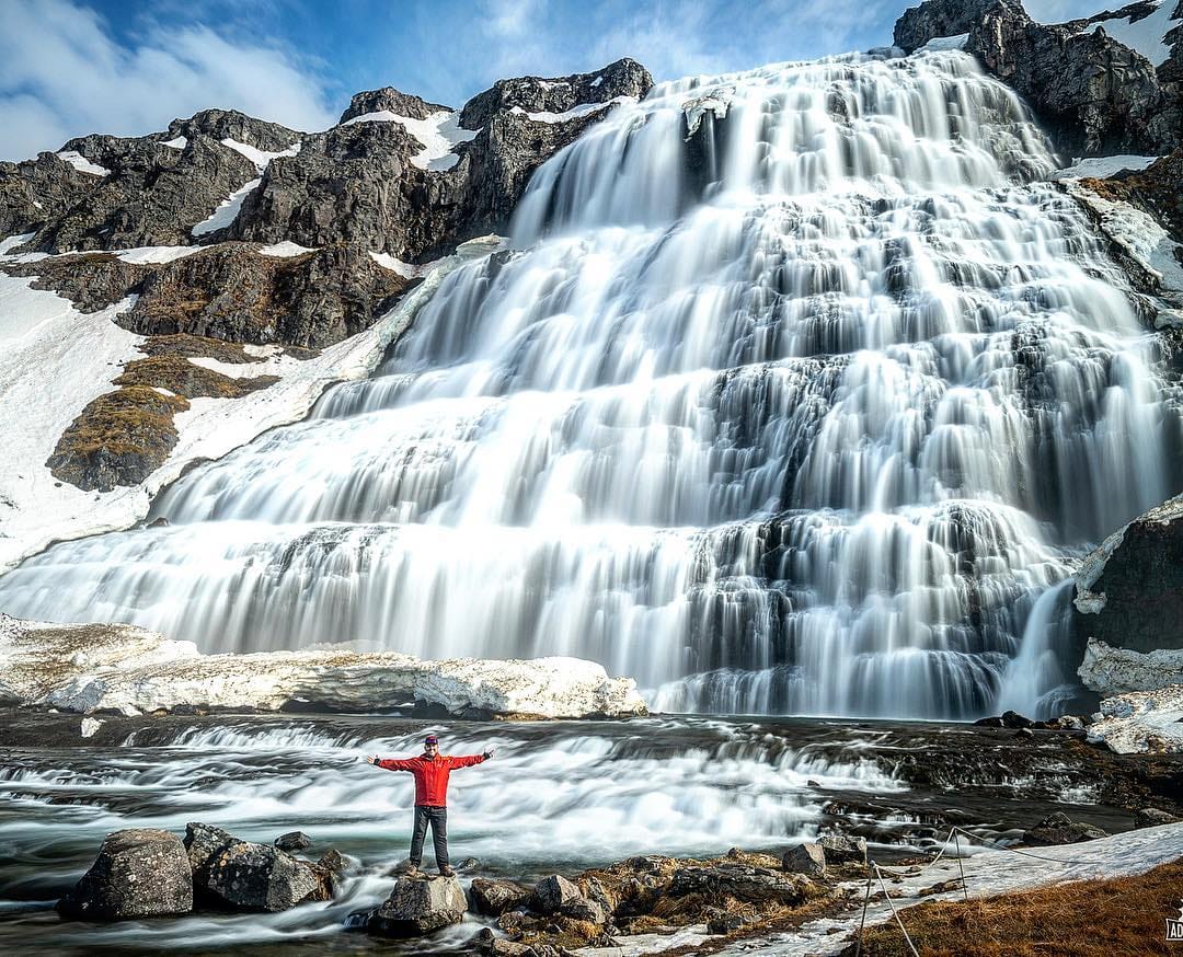 Post 6 by Travel Blogger & Photographer on Instagram (image)