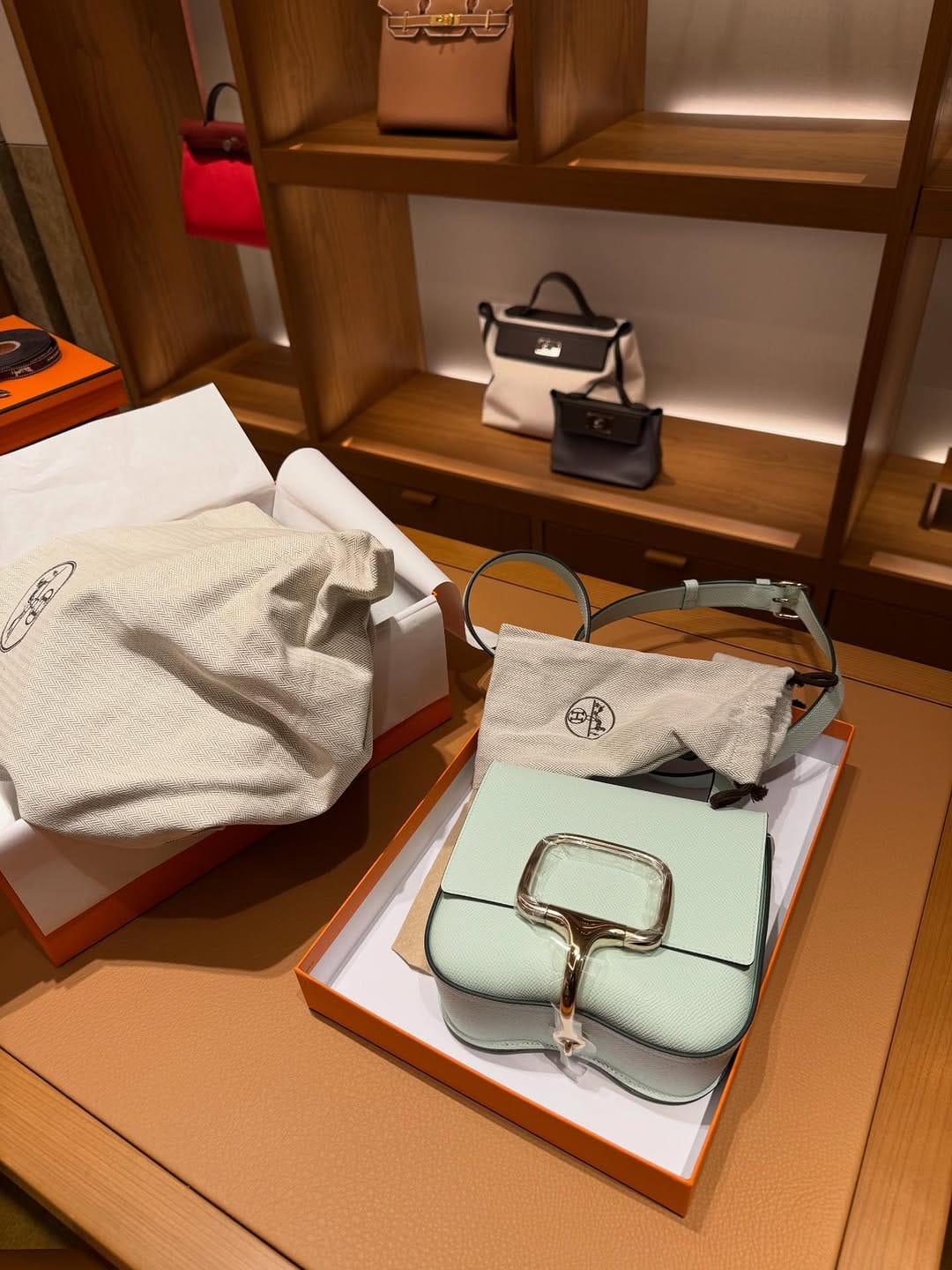 Post 6 by Personal Shopper on Instagram (carousel)