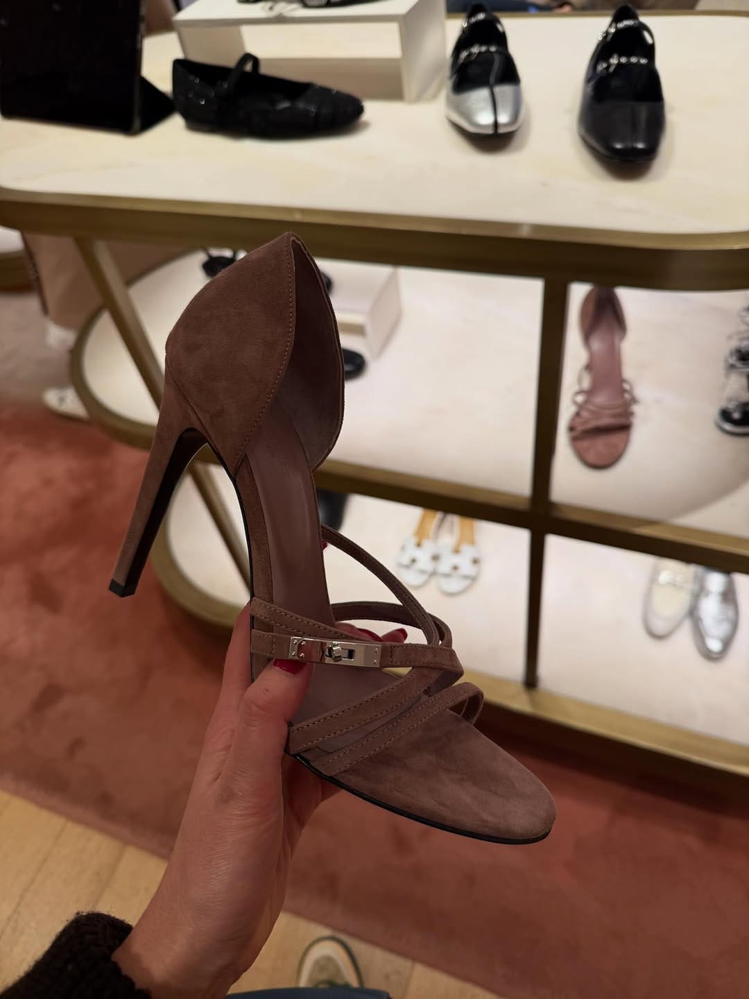 Post 10 by Personal Shopper on Instagram (carousel)
