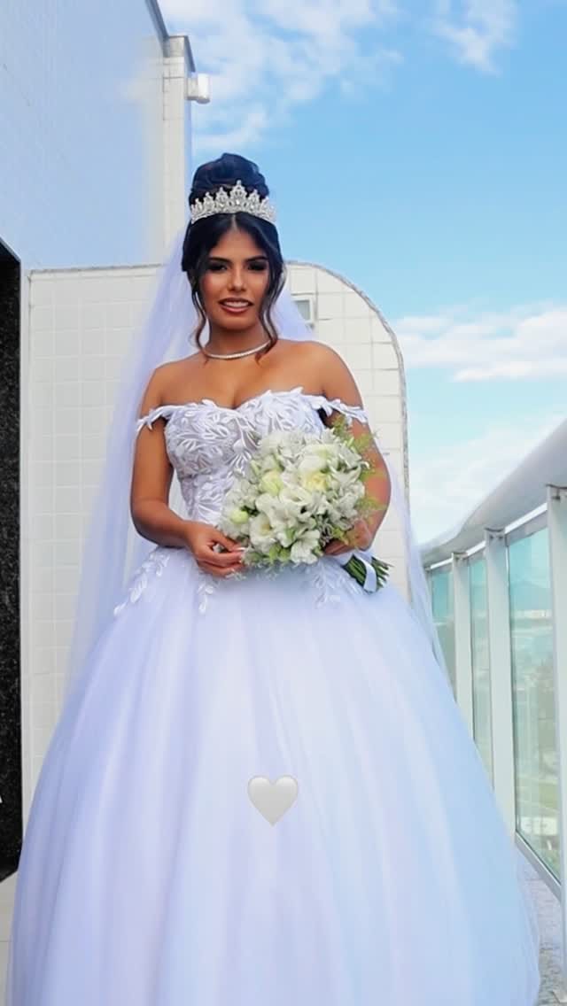 Post 7 by 𝐸𝑠𝑝𝑒𝑐𝑖𝑎𝑙𝑖𝑠𝑡𝑎 𝑒𝑚 𝑁𝑜𝑖𝑣𝑎𝑠 👰🏽👰🏻 on Instagram (video)