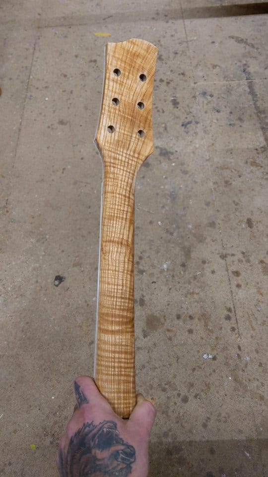 Post 2 by Kindshofer Guitars on Instagram (video)