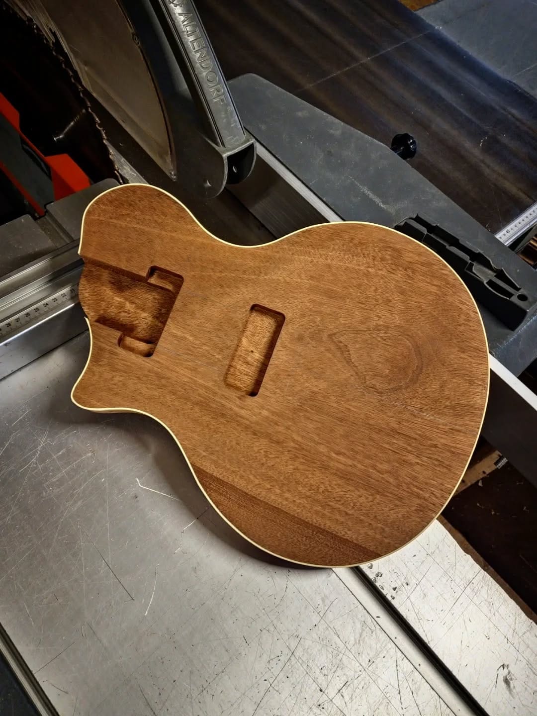 Post 9 by Kindshofer Guitars on Instagram (image)