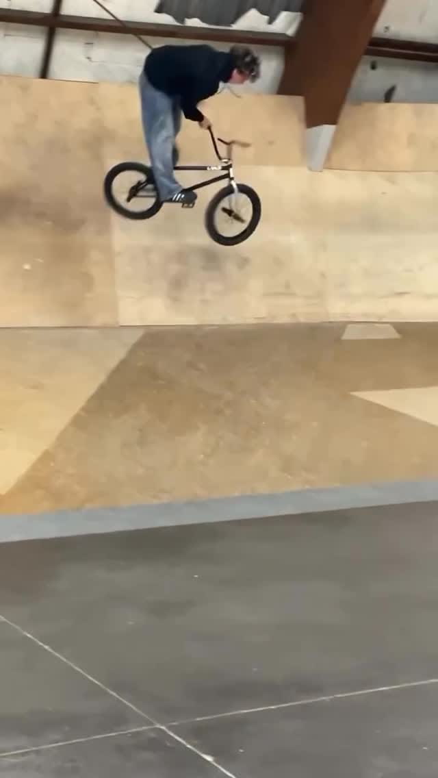 Post 7 by People's Store on Instagram (video)