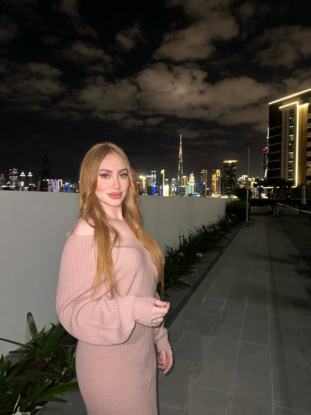 Post 8 by 𝒯𝒽𝑒 𝒬𝓊𝑒𝑒𝓃 🎀👸 on Instagram (carousel)