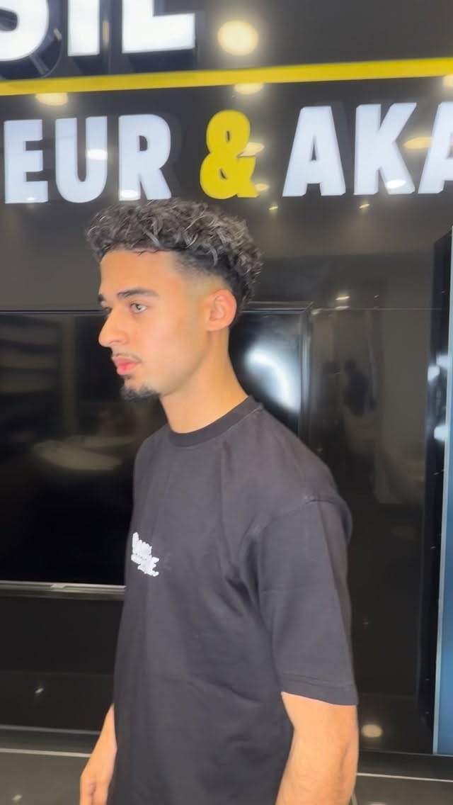 Post 3 by Friseur Basil Hairstyling on Instagram (video)