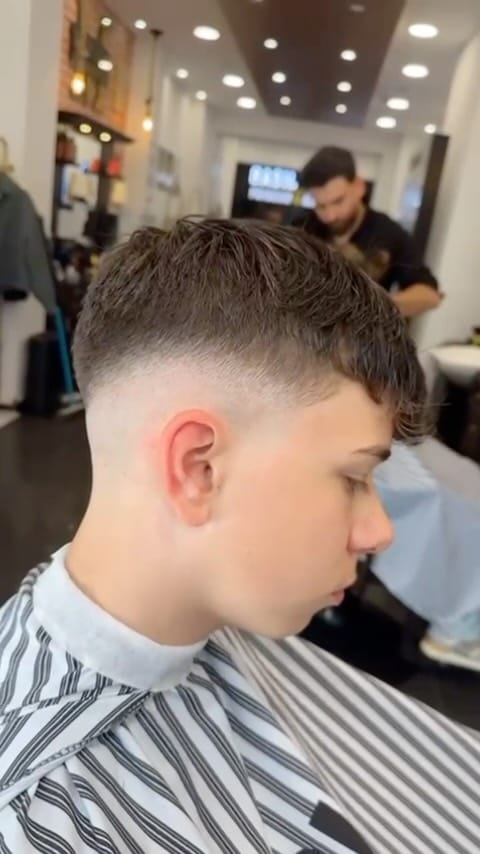 Post 6 by Friseur Basil Hairstyling on Instagram (video)