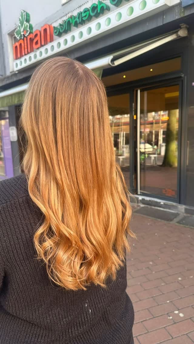 Post 10 by Friseur Basil Hairstyling on Instagram (video)