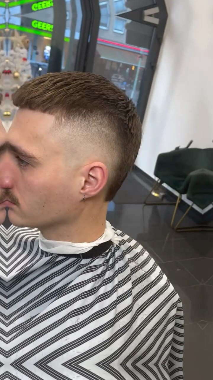 Post 1 by Friseur Basil Hairstyling on Instagram (video)