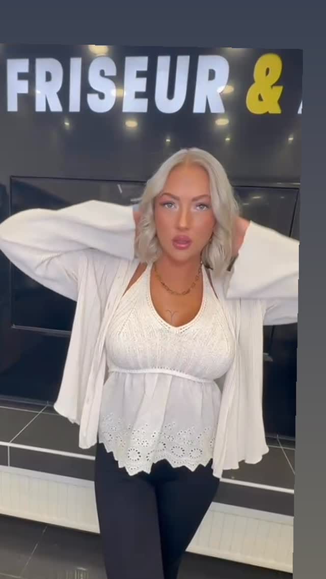 Post 4 by Friseur Basil Hairstyling on Instagram (video)