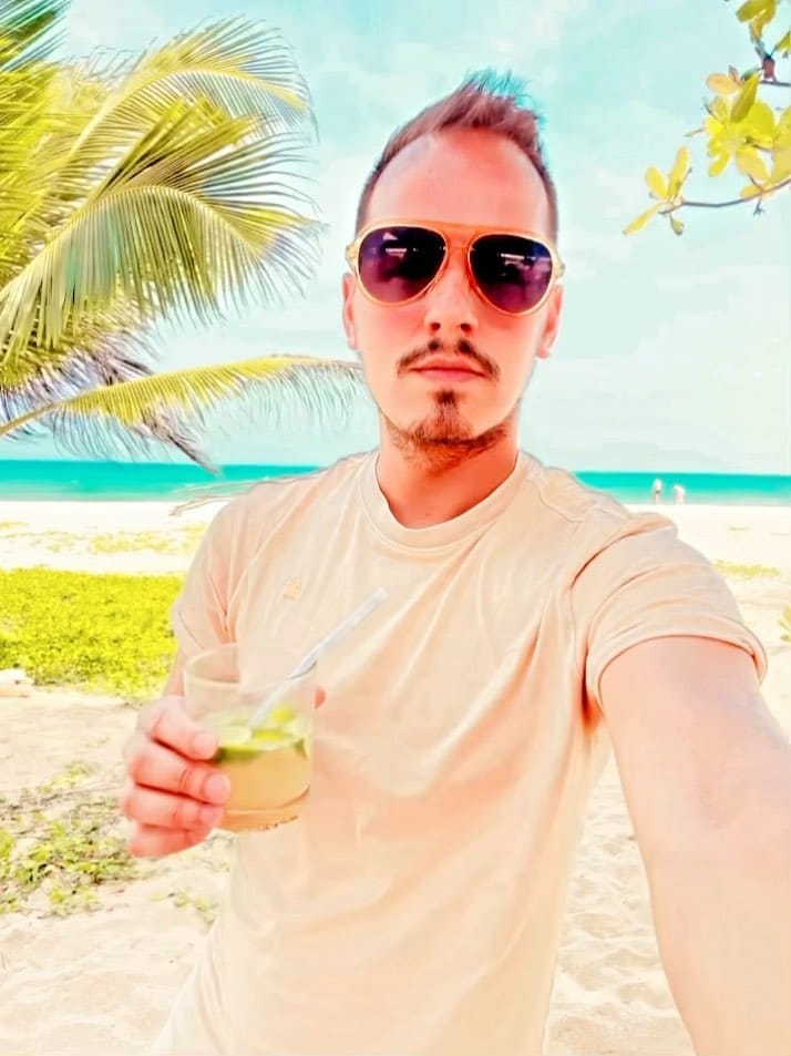 Post 2 by 𝗚𝗶𝗮𝗻𝗻𝗶 𝗦𝘁𝗮𝗿𝗸 on Instagram (video)