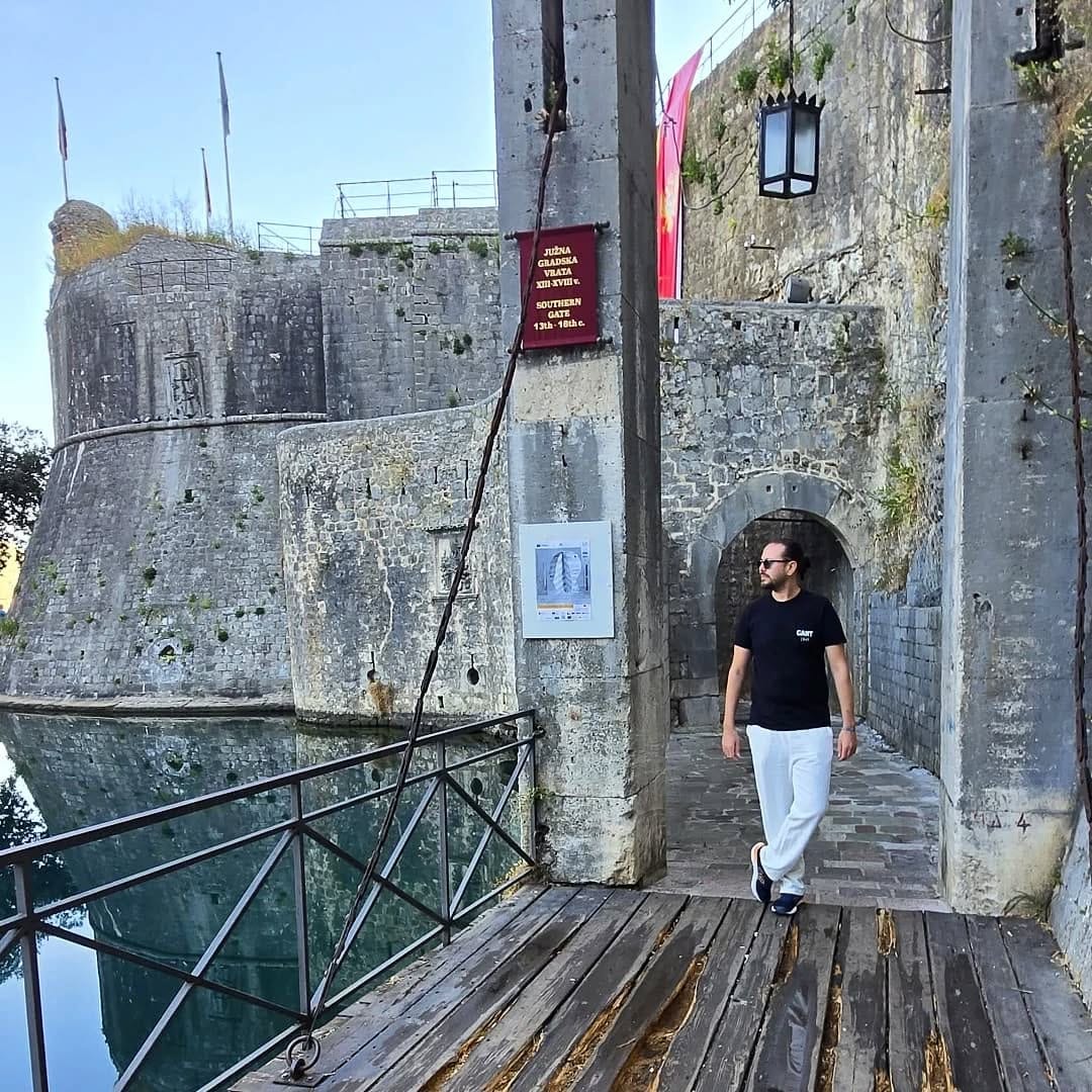 Post 4 by Rıza Özhan on Instagram (carousel)
