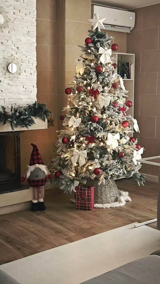 Post 1 by 𝐒𝐢𝐥𝐯𝐢𝐚 on Instagram (video)