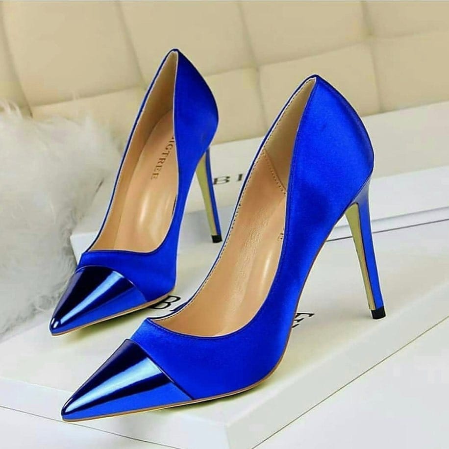 Post 10 by Lawyer Fashion & Style on Instagram (carousel)