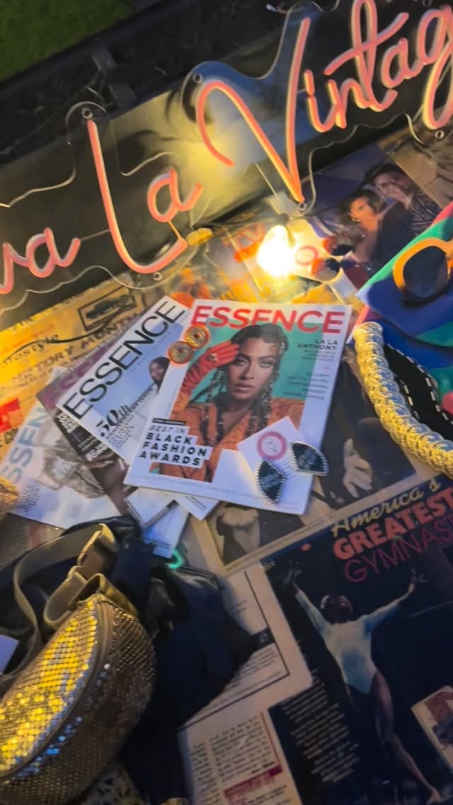 Post 1 by Veeva La Vintage on Instagram (video)