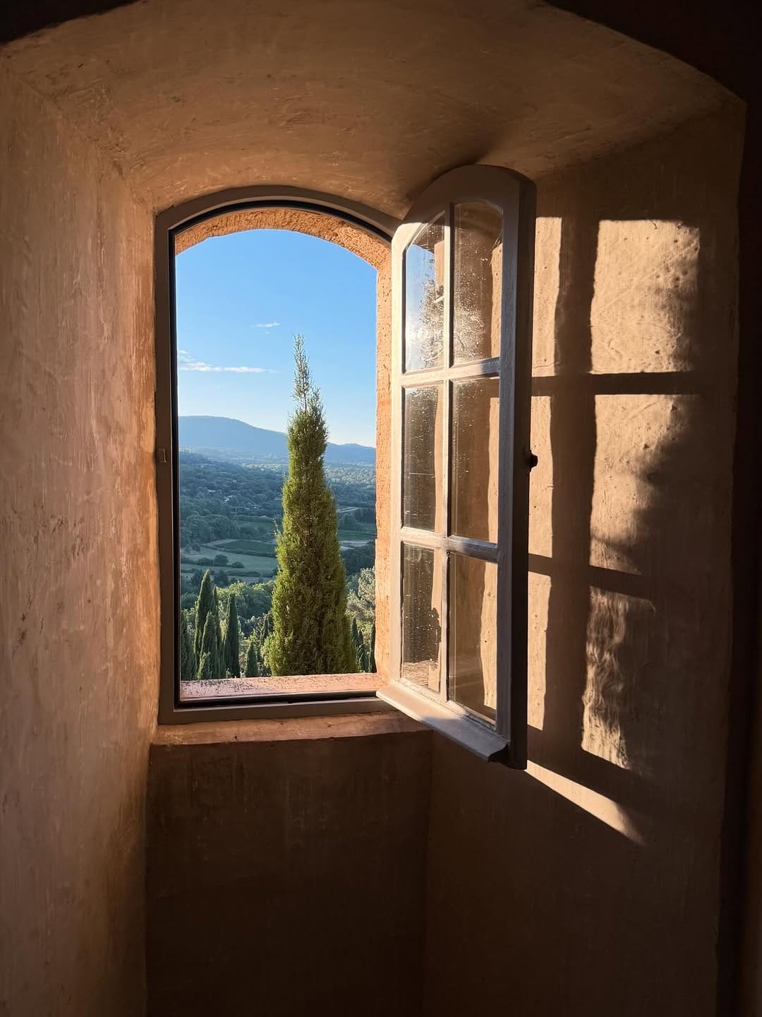 Post 4 by Château de Moissac-Bellevue on Instagram (image)