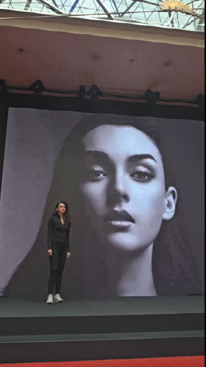 Post 4 by LOLA Volonakis on Instagram (video)