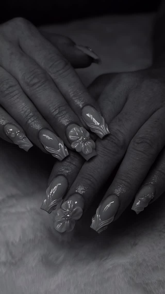 Post 10 by Cover Nails | NagelStudio on Instagram (video)