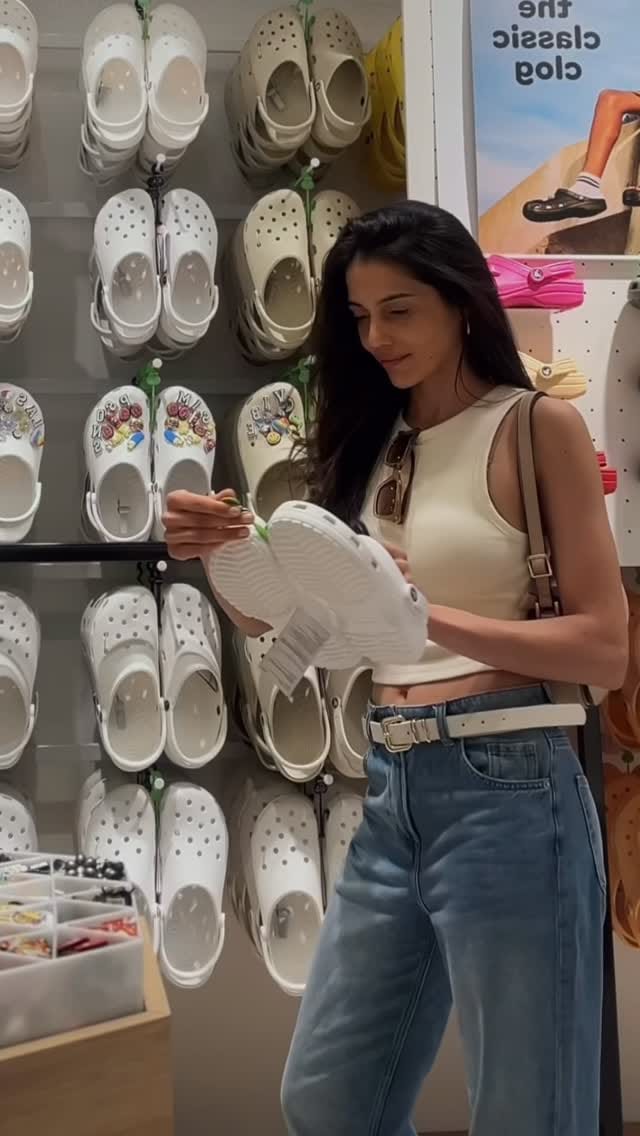 Post 6 by Ana Carolina on Instagram (video)