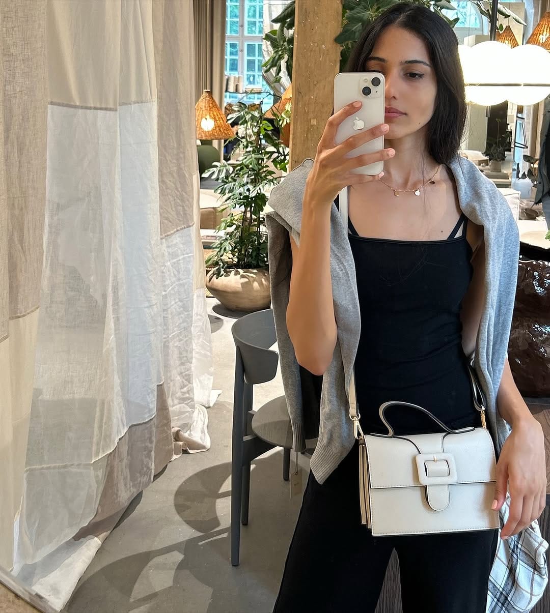 Post 5 by Ana Carolina on Instagram (carousel)
