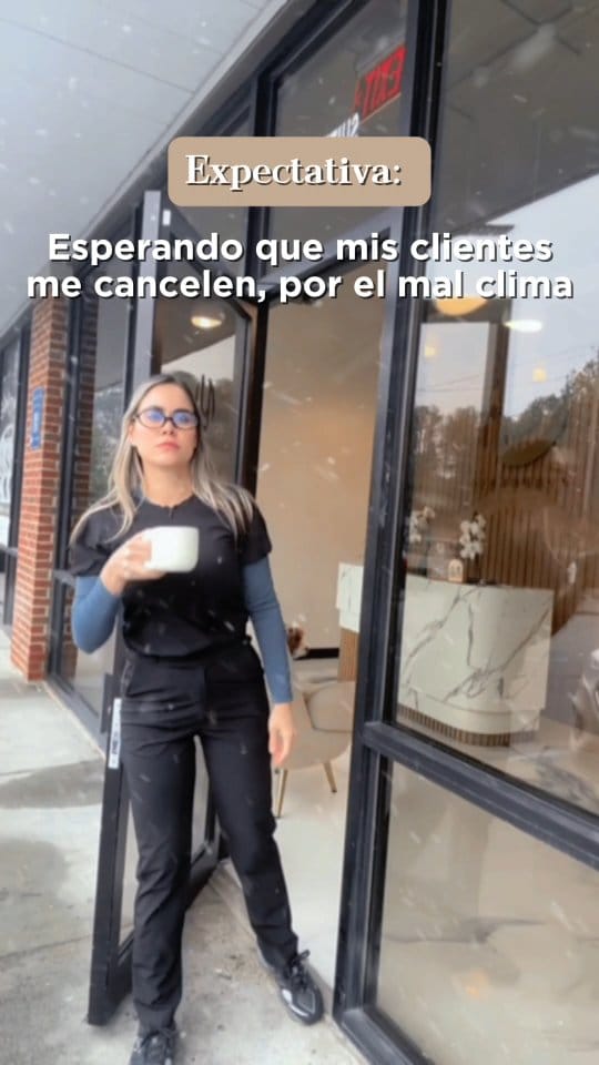 Post 7 by Yenifer Osorio /Brows/Lips/Nails on Instagram (video)