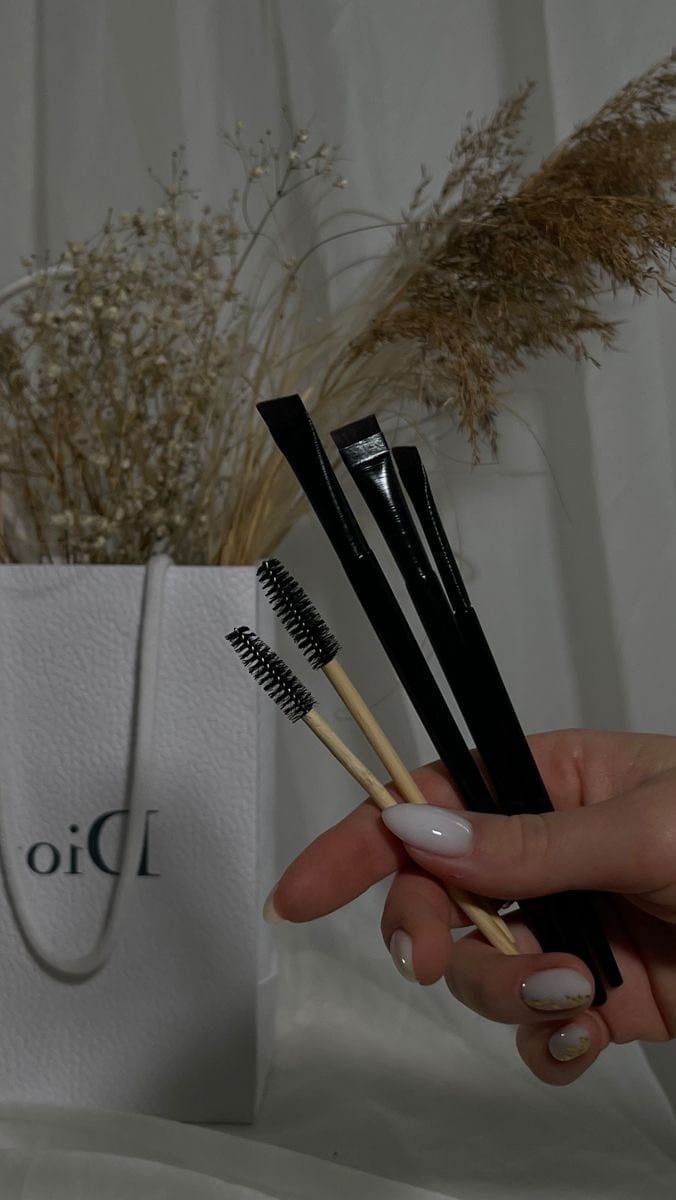 Post 5 by Yenifer Osorio /Brows/Lips/Nails on Instagram (video)