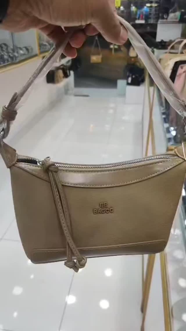 Post 3 by Kwatch on Instagram (video)