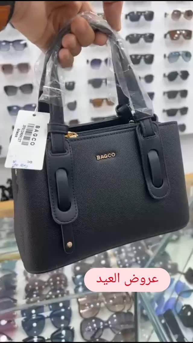 Post 4 by Kwatch on Instagram (video)
