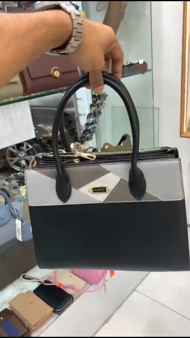 Post 7 by Kwatch on Instagram (video)