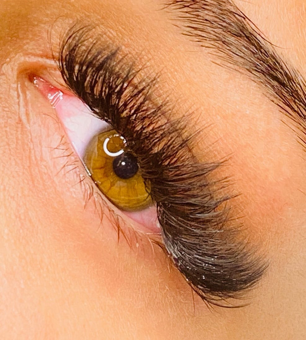 Post 1 by Esra Karadag  LashTrainer & BeautyStylist on Instagram (image)