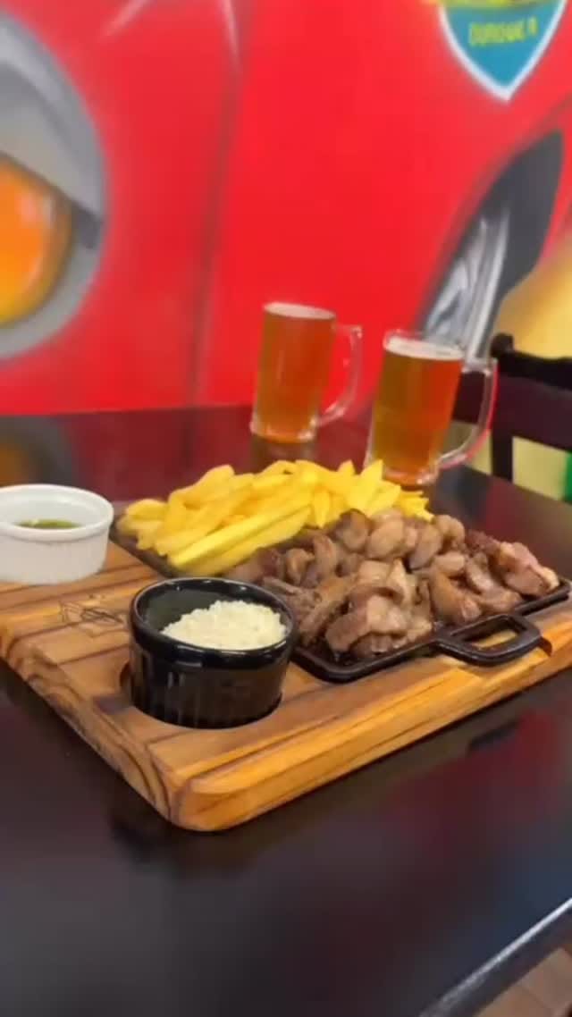 Post 5 by Chimbica Burguer on Instagram (video)