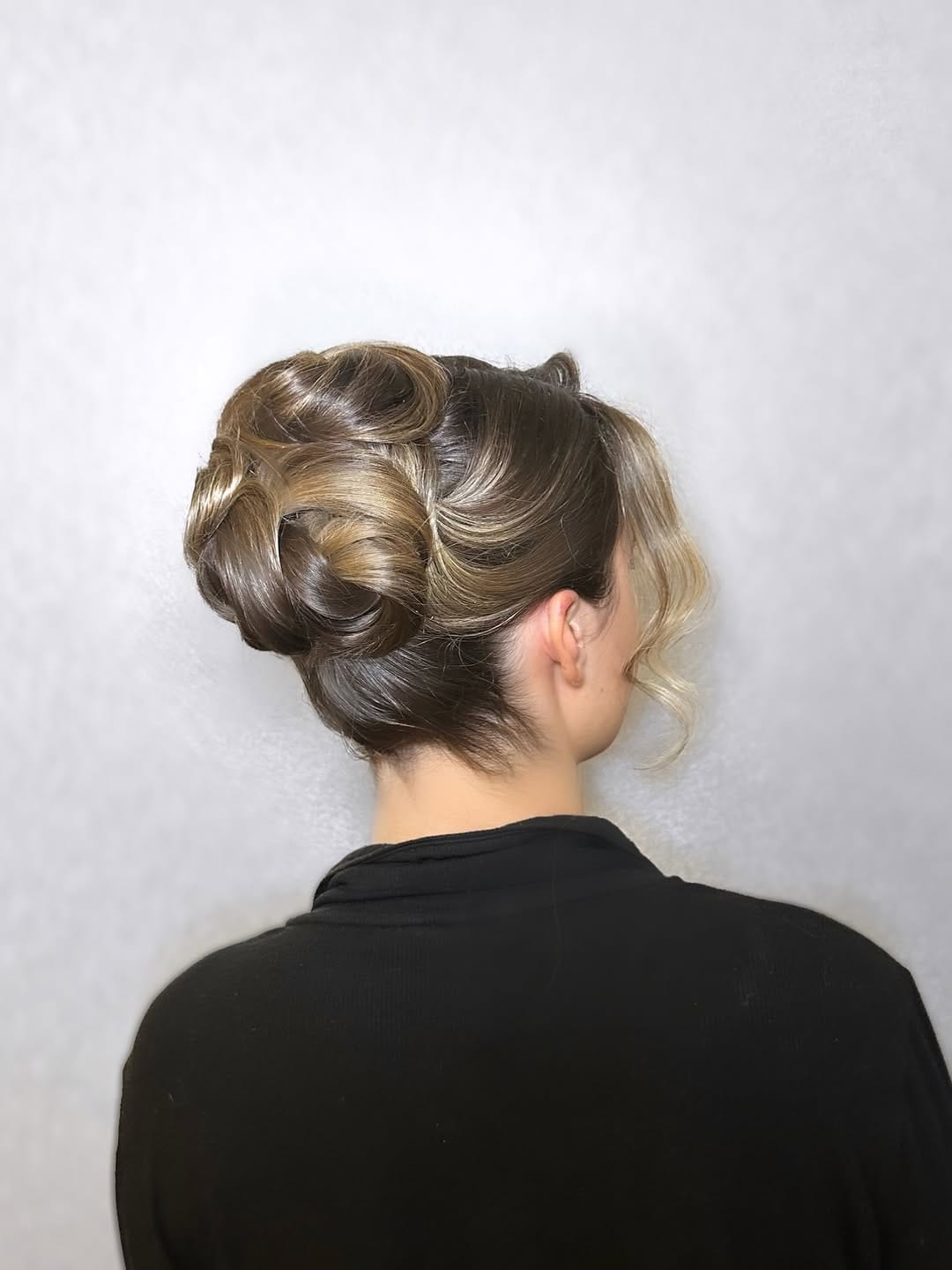 Post 1 by Professional Hairstylist | Böblingen on Instagram (image)