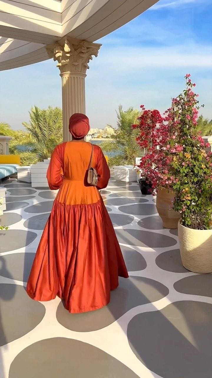 Post 10 by AMINA ZAID on Instagram (video)