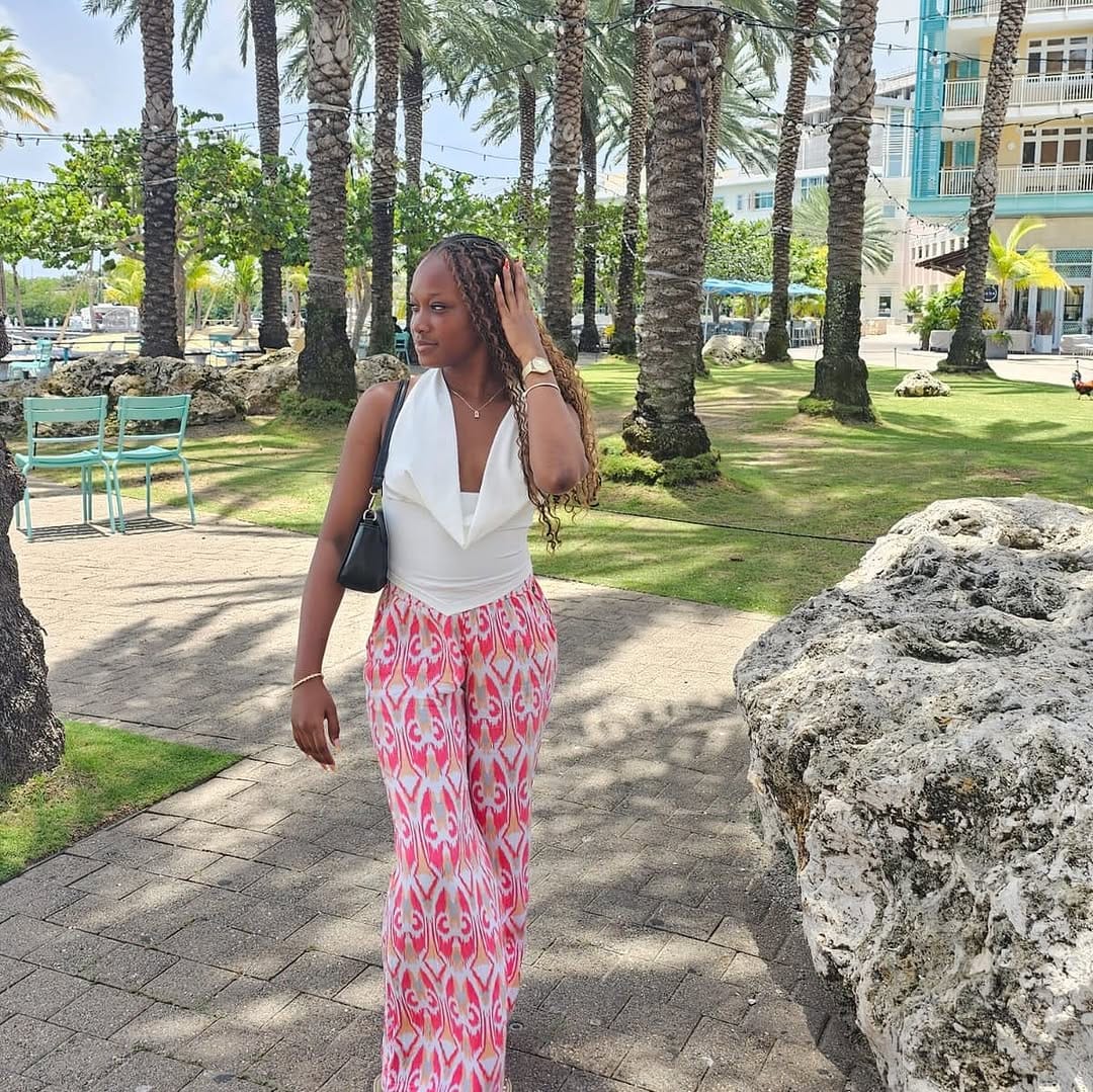 Post 5 by 𝕂𝕖𝕣𝕣😍💖 on Instagram (carousel)