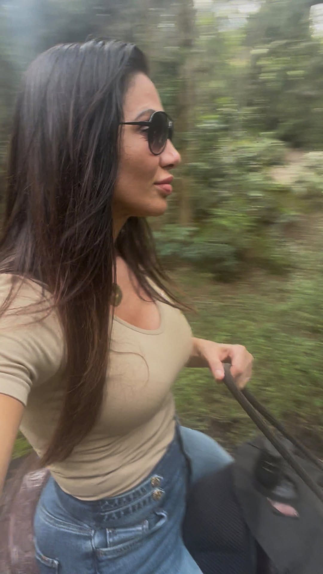 Post 3 by Fabiana Mello on Instagram (video)